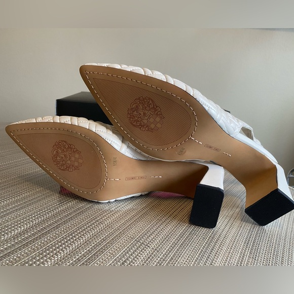 New in box Vince Camuto Leather Cream White Quilted Slingback Heels size 9.5 - Picture 3 of 9